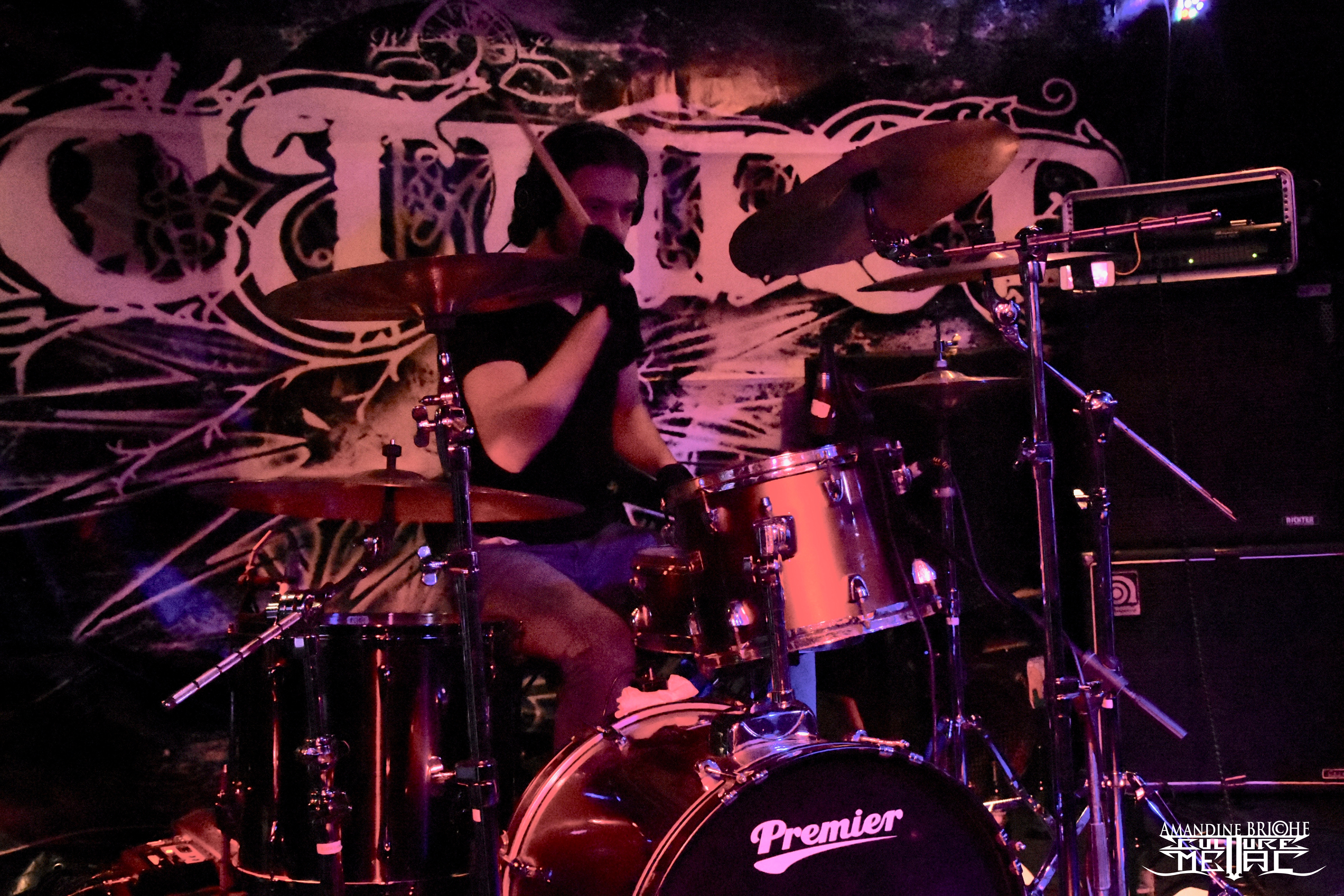 Pictured au Mondo Bizarro